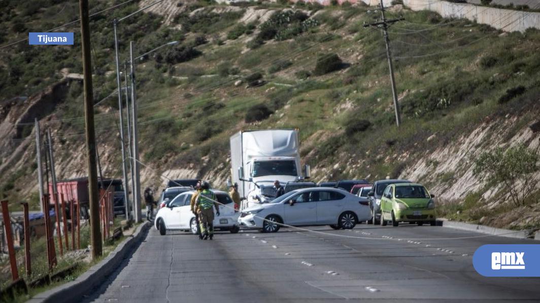 EMX-Bloqueado-el-acceso-a-la-rampa-de-la-Central-Camionera-tras-la-caída-de-cables-de-alta-tensión