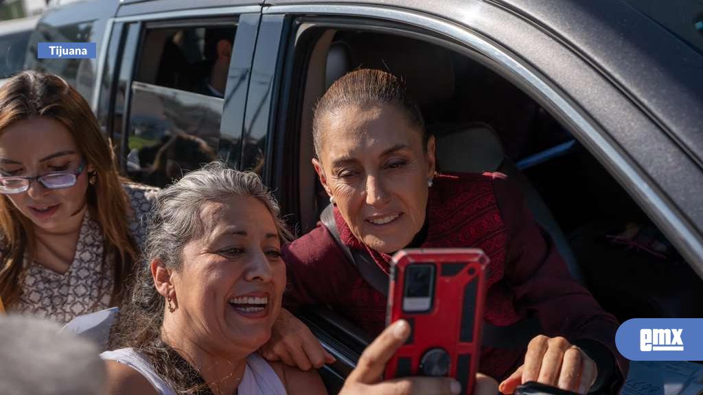 EMX-Así-fue-la-salida-de-la-presidenta-Claudia-Sheinbaum-tras-concluir-su-conferencia-matutina