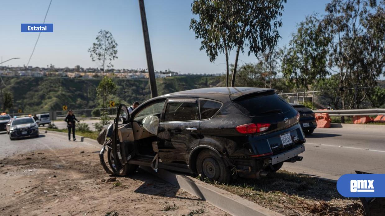 EMX-Choca-contra-un-poste-y-huye-del-lugar