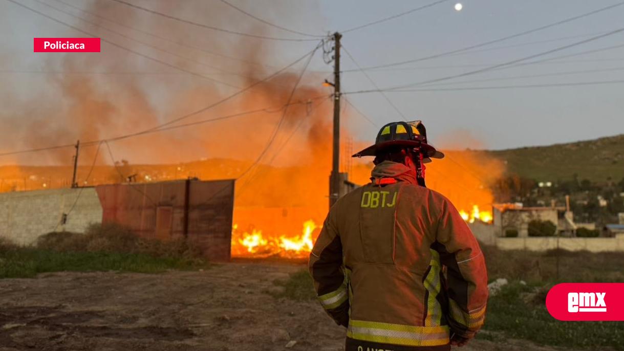 EMX-Fuerte-incendio-consume-Tarimera-en-Ojo-de-Agua