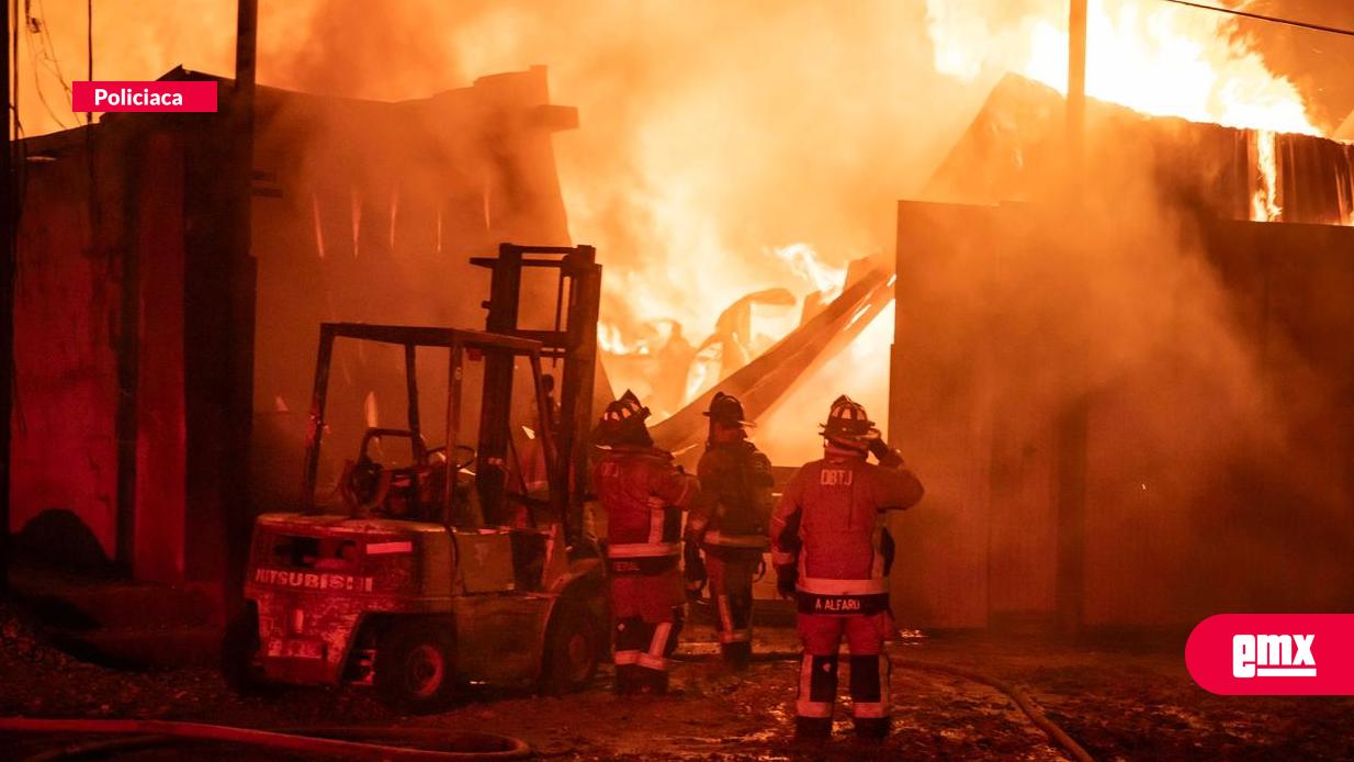 EMX-Incendio-consume-tarimera-en-Ejido-Ojo-de-Agua;-bomberos-continúan-labores