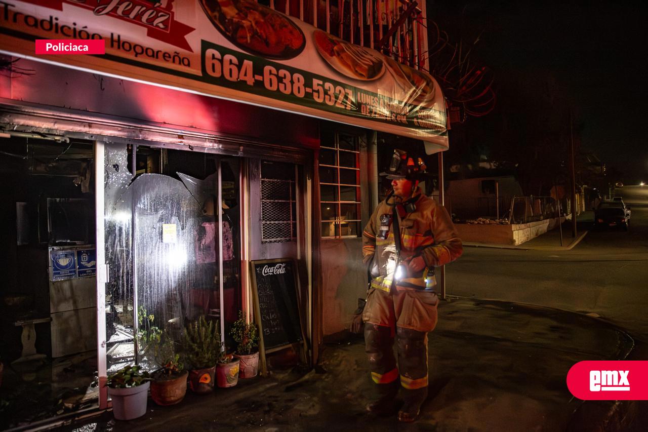 EMX-Incendio consume restaurante en la colonia Independencia; no hubo lesionados