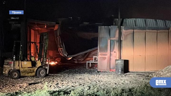 EMX-Incendio-de-gran-magnitud-moviliza-a-Bomberos;-atienden-cinco-emergencias-relevantes-en-Tijuana