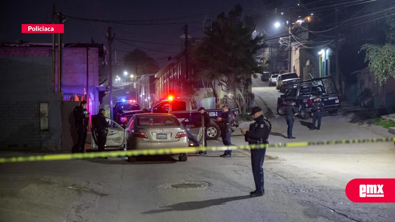 EMX-Hombre-es-hallado-sin-vida-dentro-de-un-vehículo-en-Los-Laureles