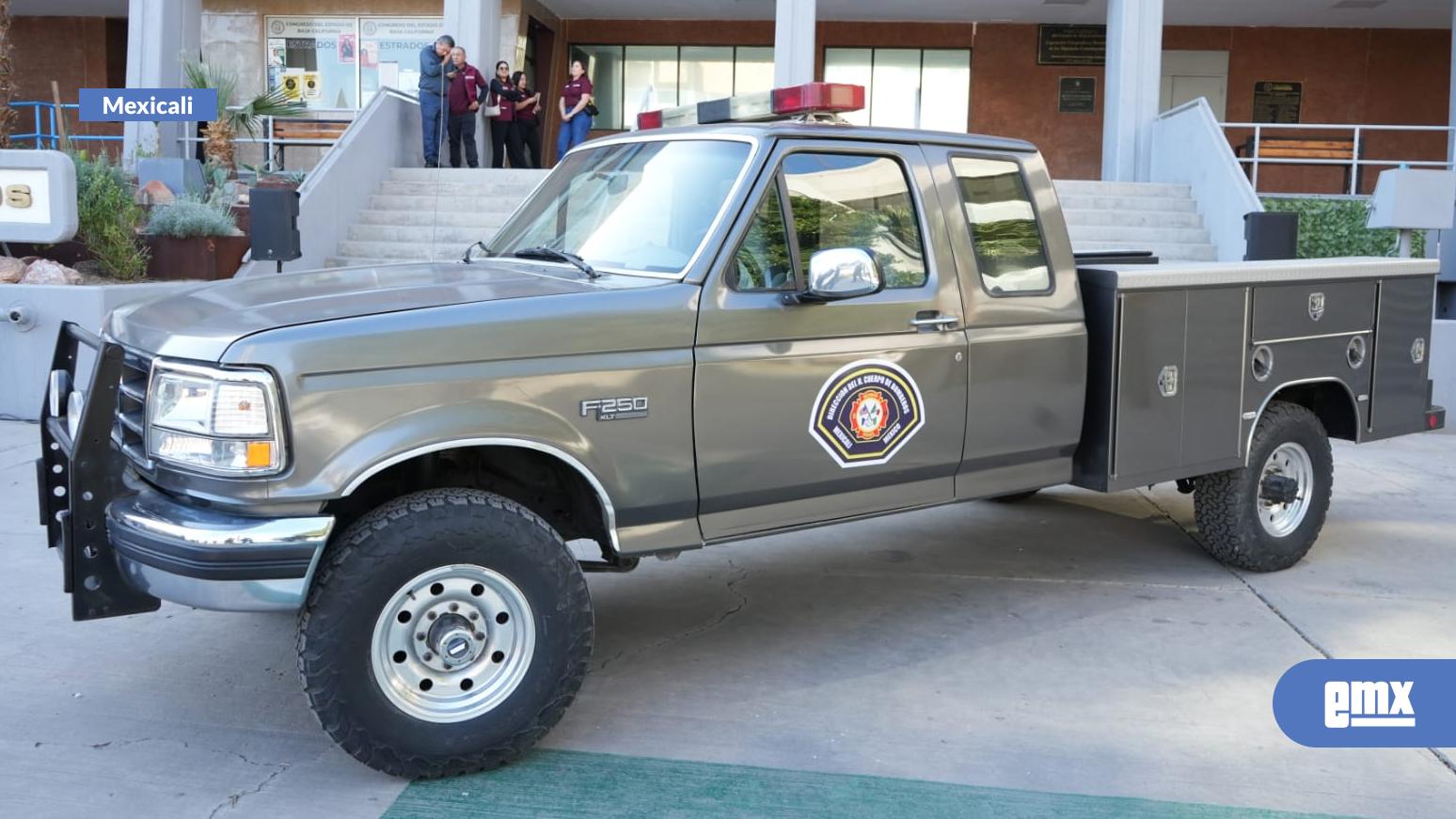 EMX-Entrega-diputado-Molina-unidad-de-rescate-a-bomberos-forestales-de-Mexicali