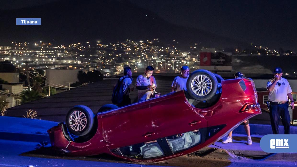 EMX-Vuelca-vehículo-sobre-el-bulevar-Cucapah;-conductor-resulta-herido