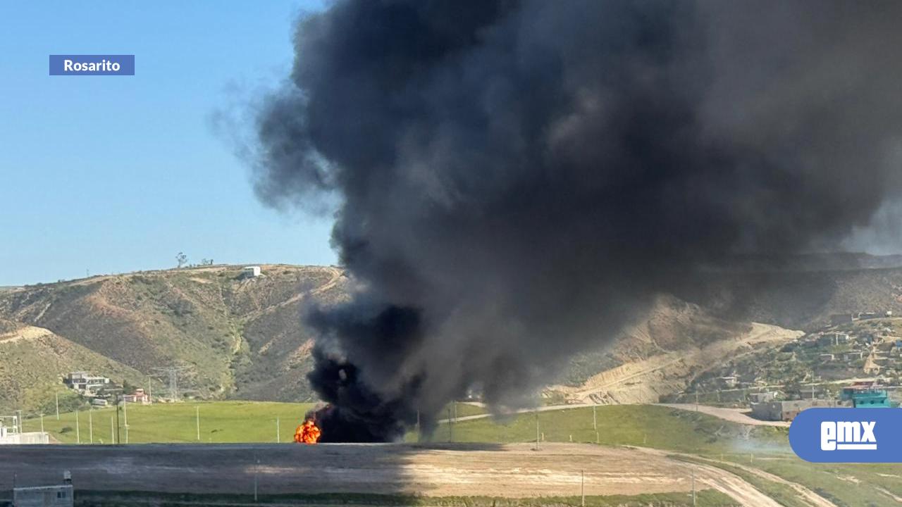 EMX-#ÚltimaHora-|-Fuerte-incendio-tras-explosión-en-ductos-de-Pemex-en-Playas-de-Rosarito