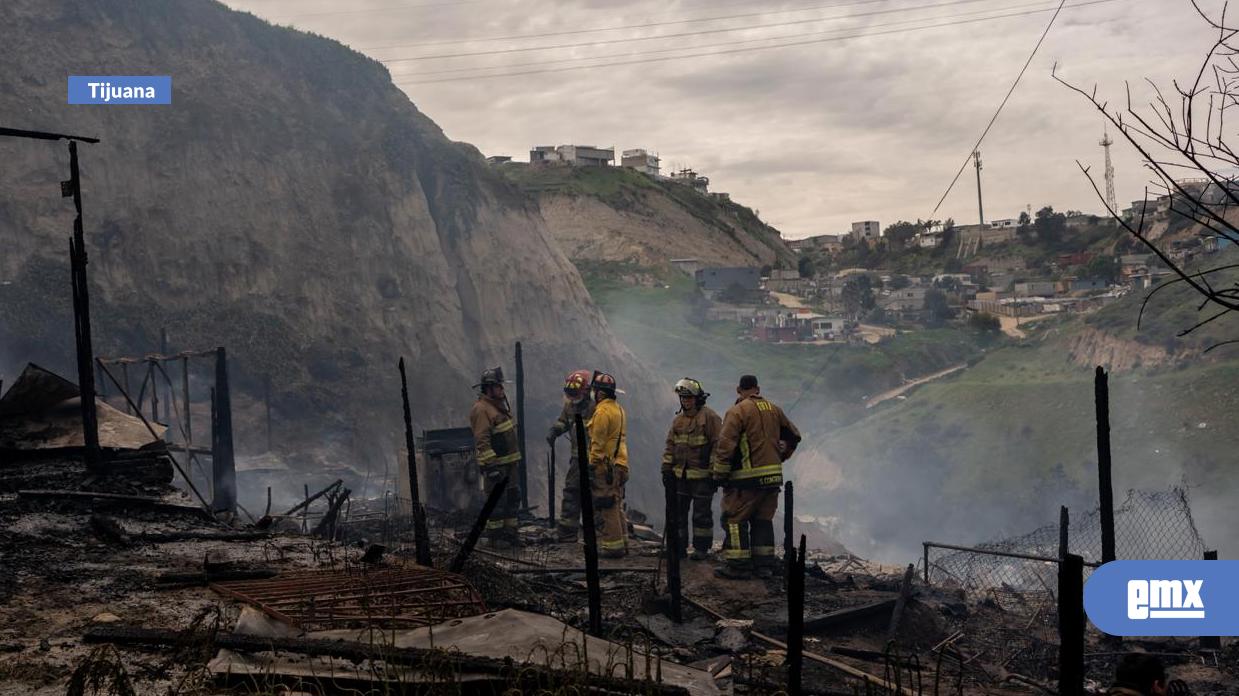 EMX-Incendio-consume-cinco-casas-de-madera-y-un-vehículo-en-Rancho-Las-Flores