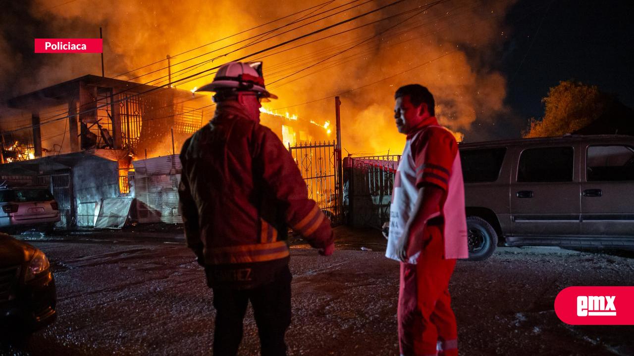 EMX-Se-incendia-casa-en-la-colonia-Defensores-de-Baja-California