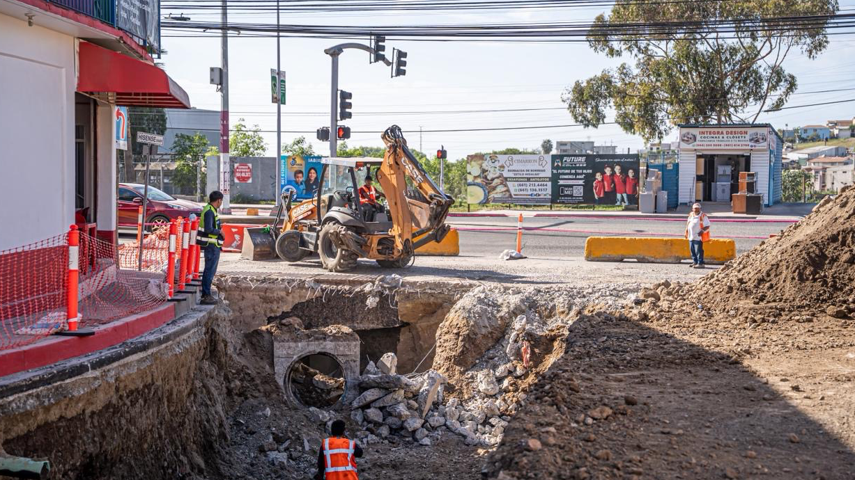 EMX-Socavón-en-Rosarito-expone-riesgos-del-uso-de-alcantarillas-por-personas-en-situación-de-calle