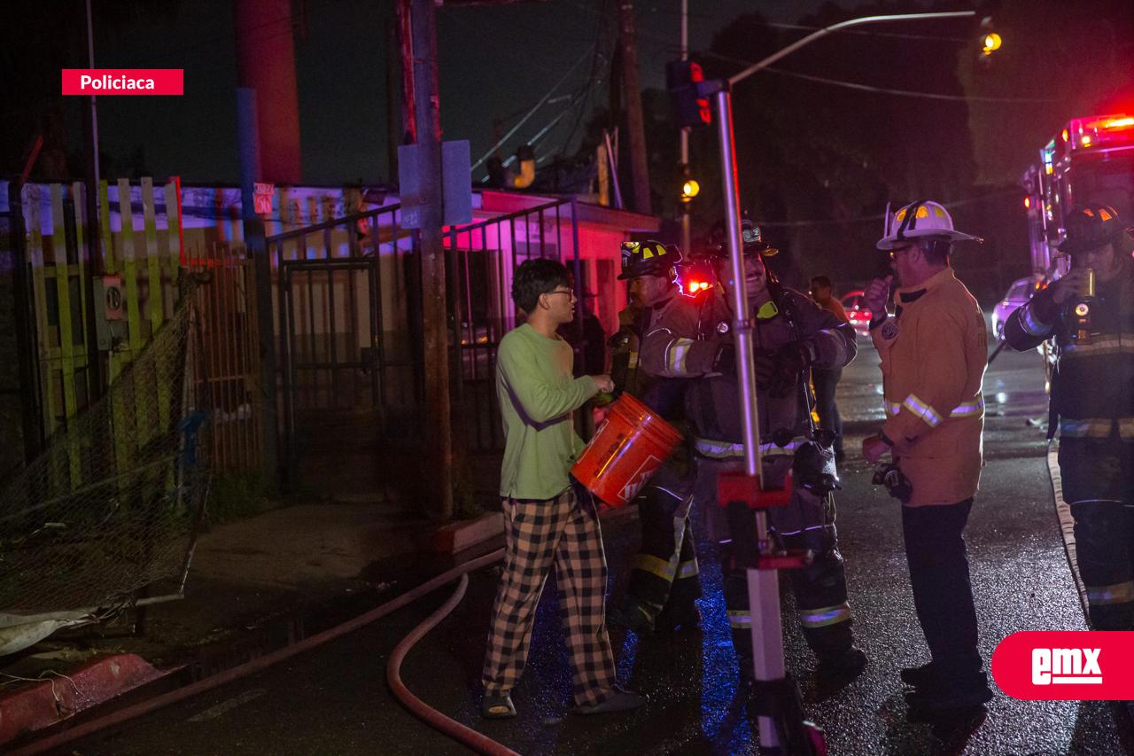 EMX-Incendio-consume-cuartería-en-colonia-Alemán;-no-se-reportaron-personas-lesionadas
