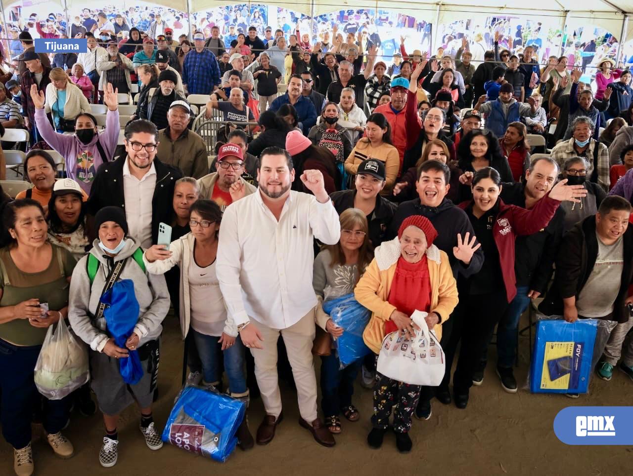 EMX-Encabeza-Ismael-Burgueño-Jornada-del-Pueblo-en-la-Delegación-Centro