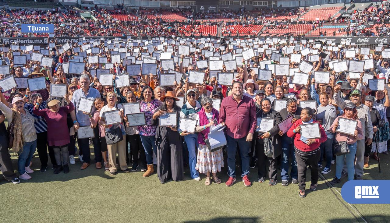 EMX-Alcalde-Ismael-Burgueño-toma-protesta-a-más-de-mil-comités-vecinales-en-Tijuana