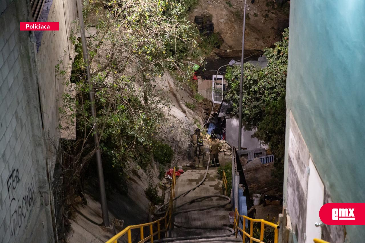 EMX-Incendio-consume-cuarto-de-madera-en-Cañón-Palmeras
