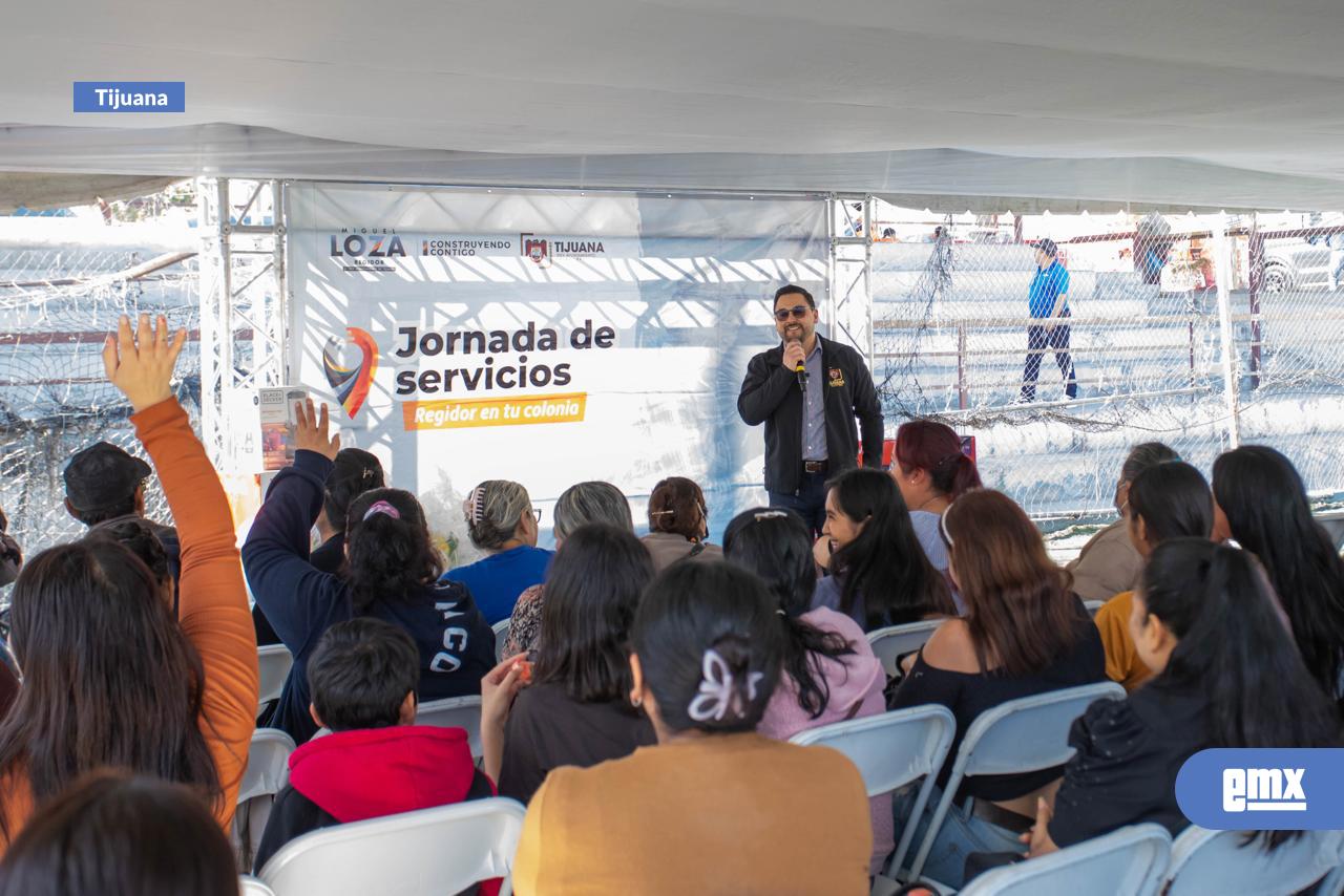 EMX-Ofrece-regidor-Miguel-Loza-jornada-de-servicios-en-Camino-Verde