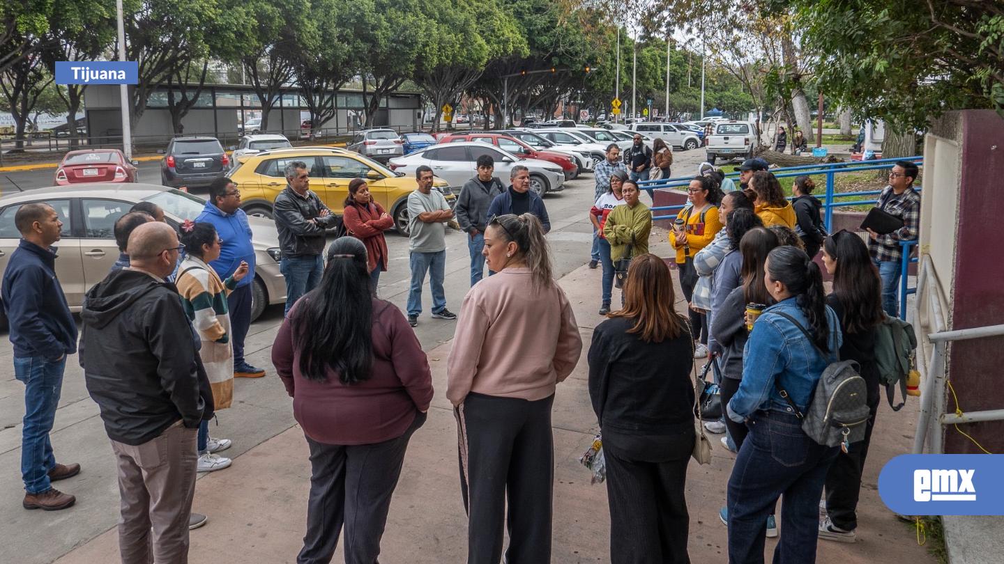 EMX-Trabajadores de la educación en Tijuana se manifiestan por caso de presunto hostigamiento y acoso laboral