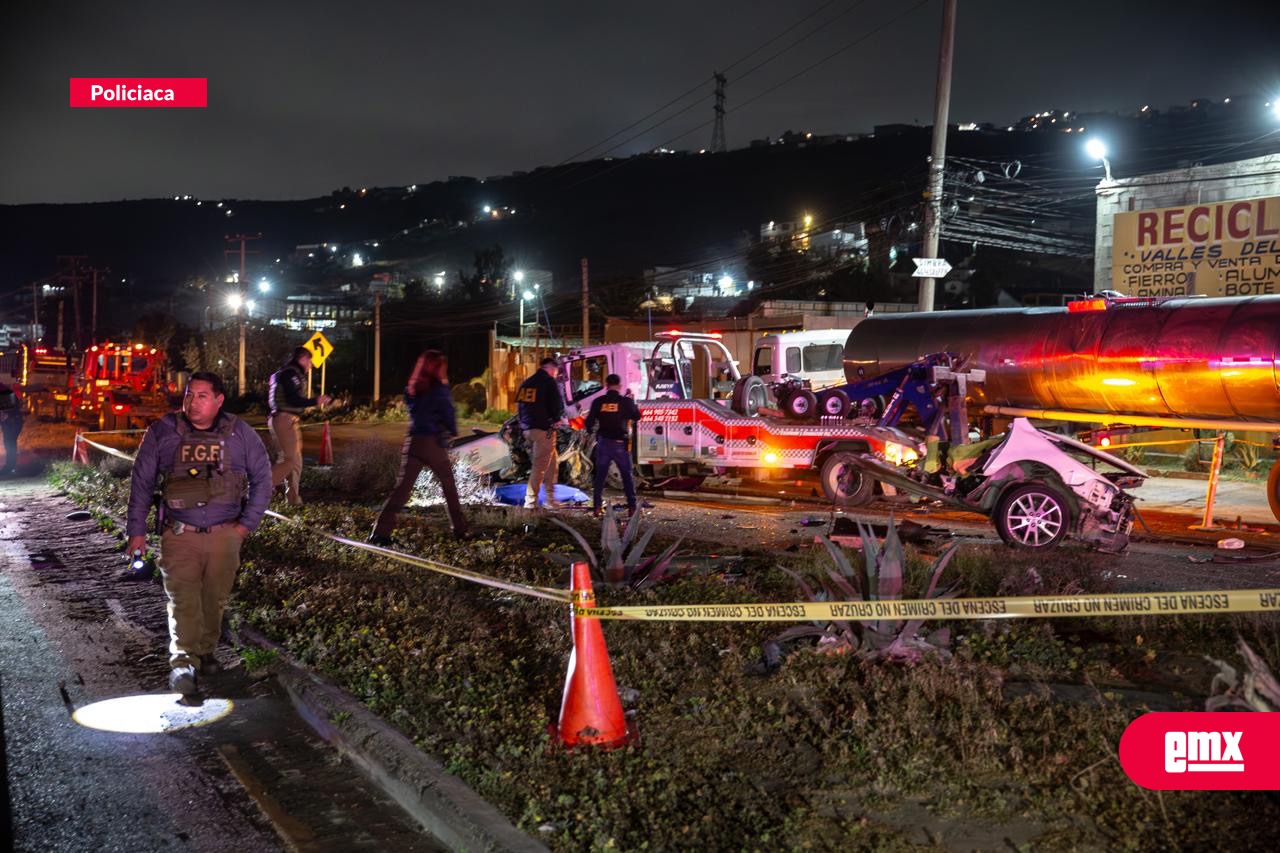 EMX-Muere-pareja-en-accidente-sobre-la-carretera-libre-Tijuana–Tecate;-otro-hombre-resulta-lesionado
