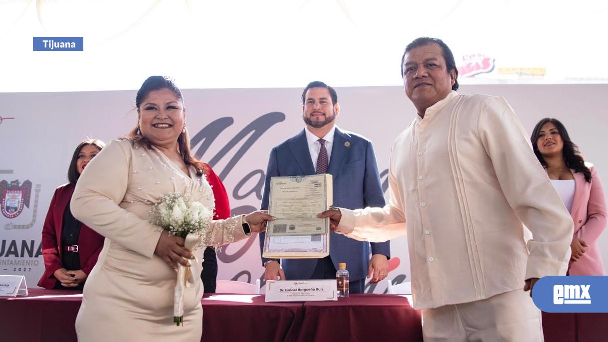 EMX-Casi-2-mil-parejas-formalizan-su-unión-en-la-avenida-Revolución