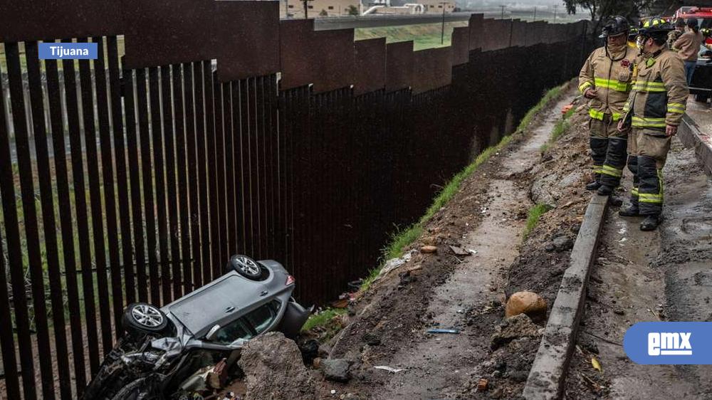 EMX-Vuelca-vehículo-en-la-avenida-Internacional;-conductor-resulta-ileso