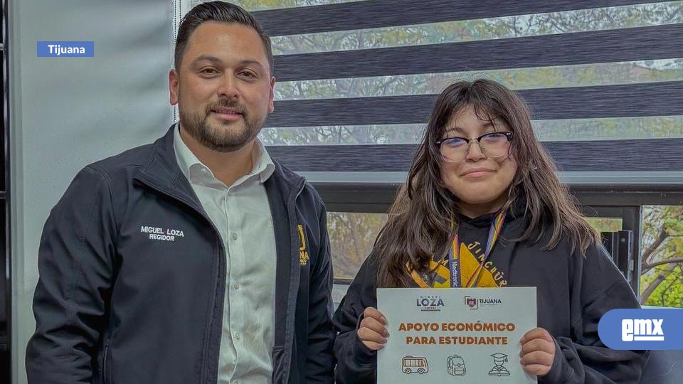 EMX-Entrega-regidor-Miguel-Loza-apoyo-de-transporte-a-joven-que-señaló-cobro-indebido-en-tarifa-estudiantil