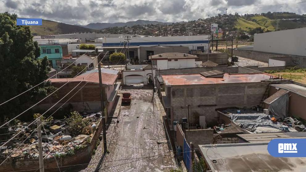 EMX-Lluvias-inundan-al-menos-9-viviendas-en-Valle-de-las-Flores-y-provocan-deslaves-en-la-Vía-Rápida