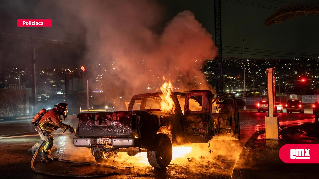 EMX-Se-incendia-pick-up-en-la-colonia-Hipódromo
