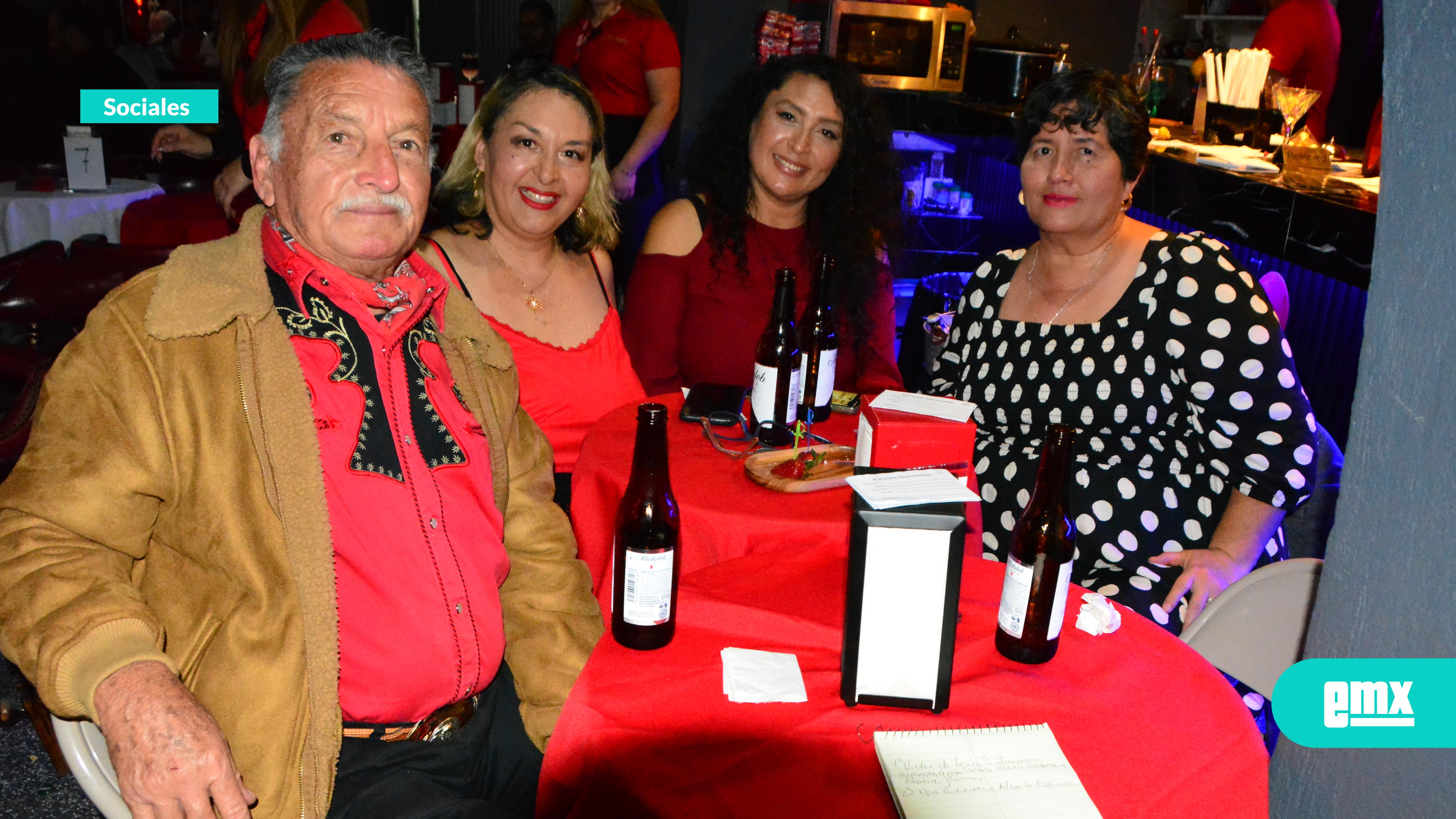 EMX-Exponen-y-se-divierten-en-parejas-con-Amoroso-Concurso-de-Canto