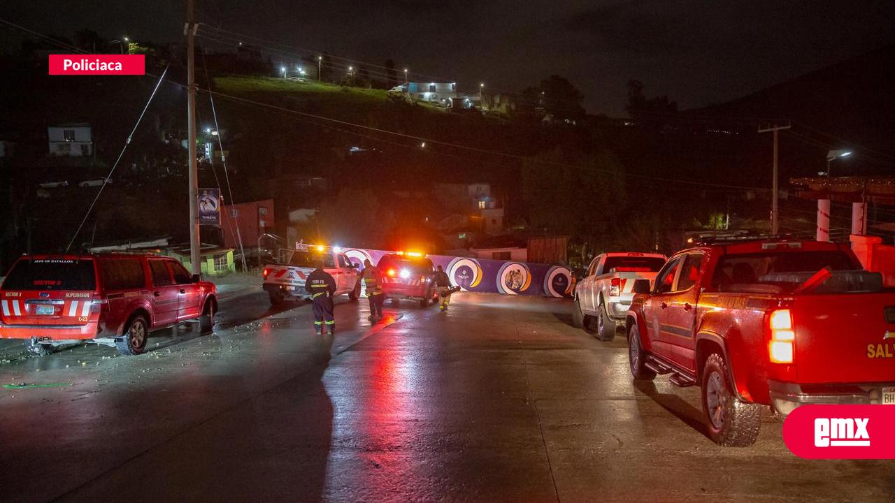 EMX-Corriente-arrastra-a-un-padre-y-su-hija;-salva-a-la-menor-pero-él-sigue-desaparecido
