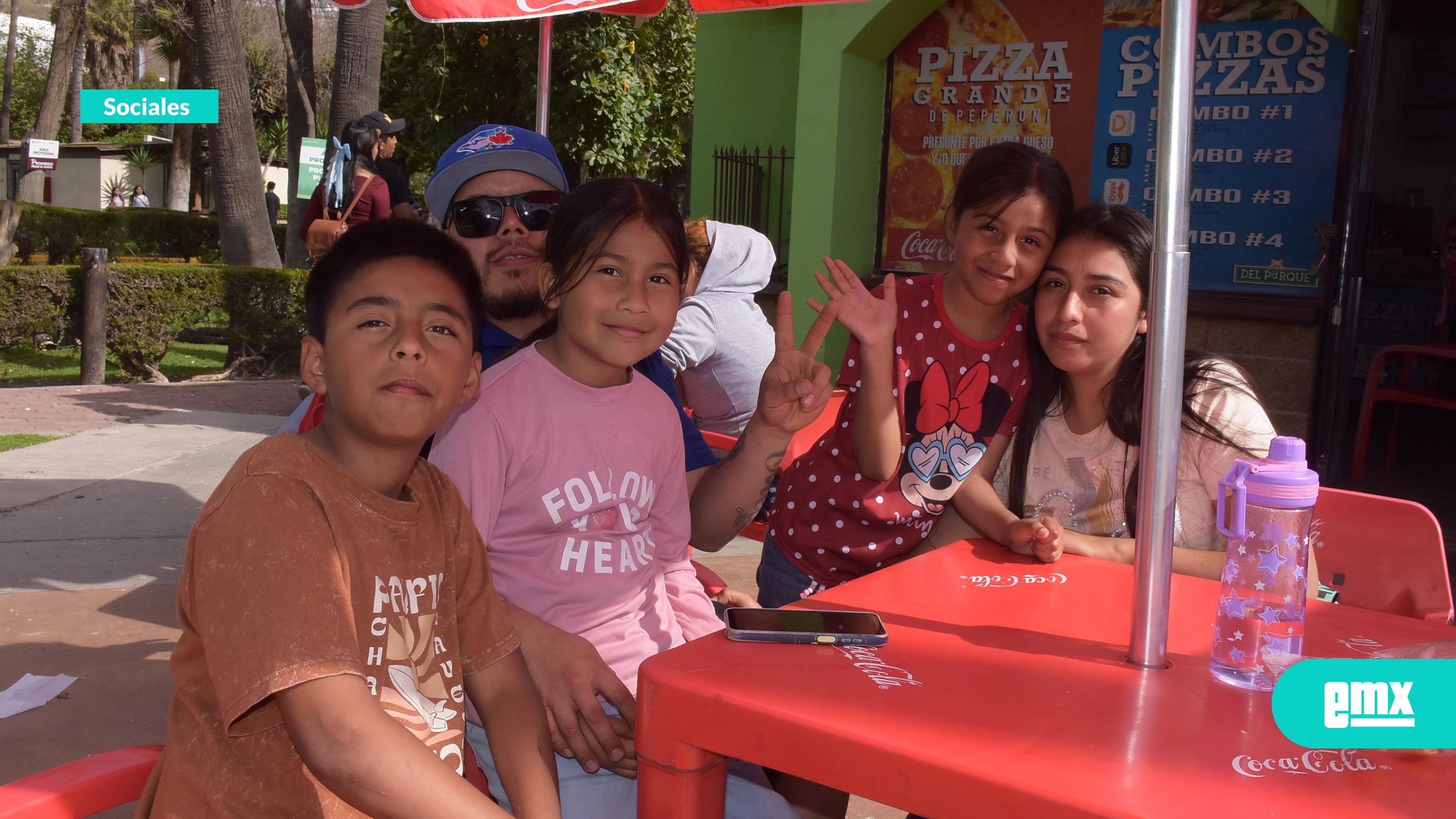 EMX-Familias-disfrutan-espacios-recreativos-en-la-ciudad