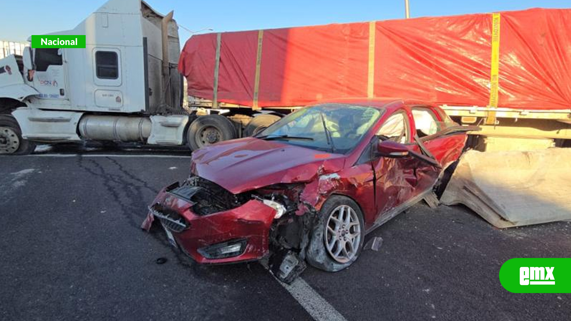 EMX-Tráiler-embiste-a-siete-automóviles-en-Tlaxcala-y-deja-grandes-destrozos