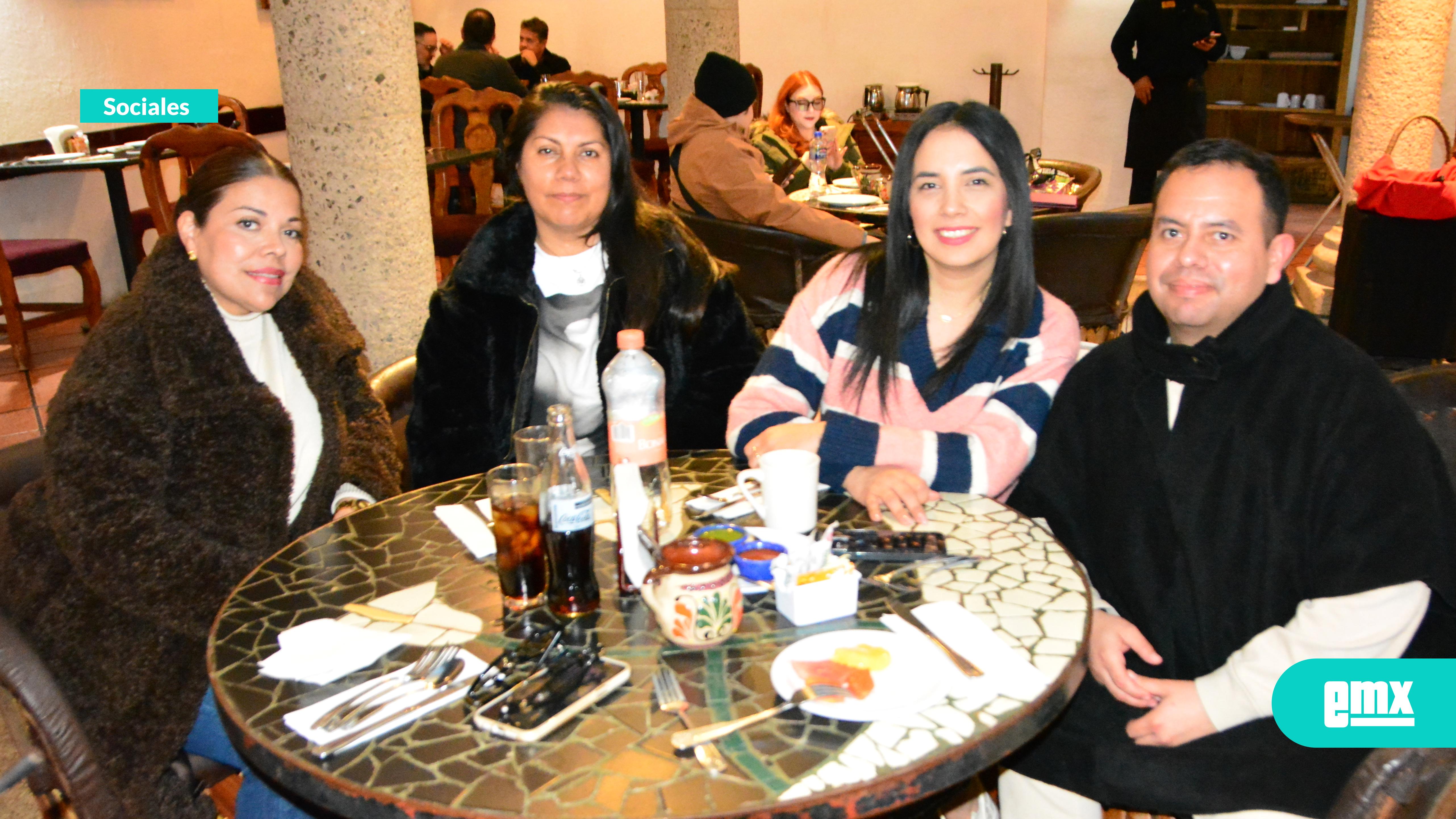 EMX-Gozan-de-tarde-de-charlas-de-café-Comensales-tijuanenses