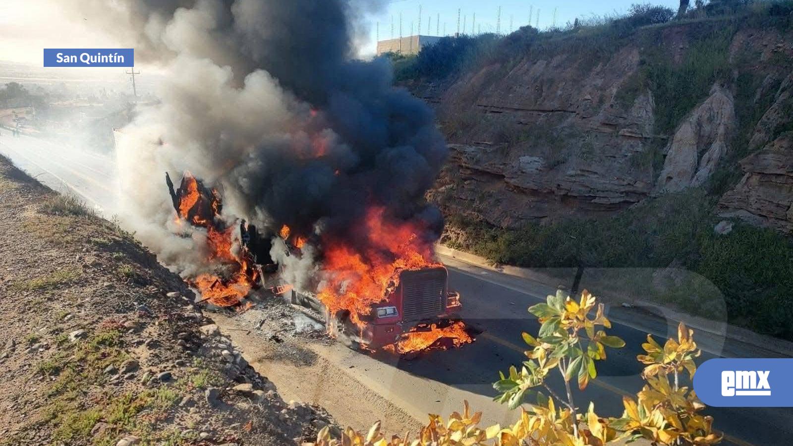 EMX-Incendian-tráiler-en-carretera-Transpeninsular
