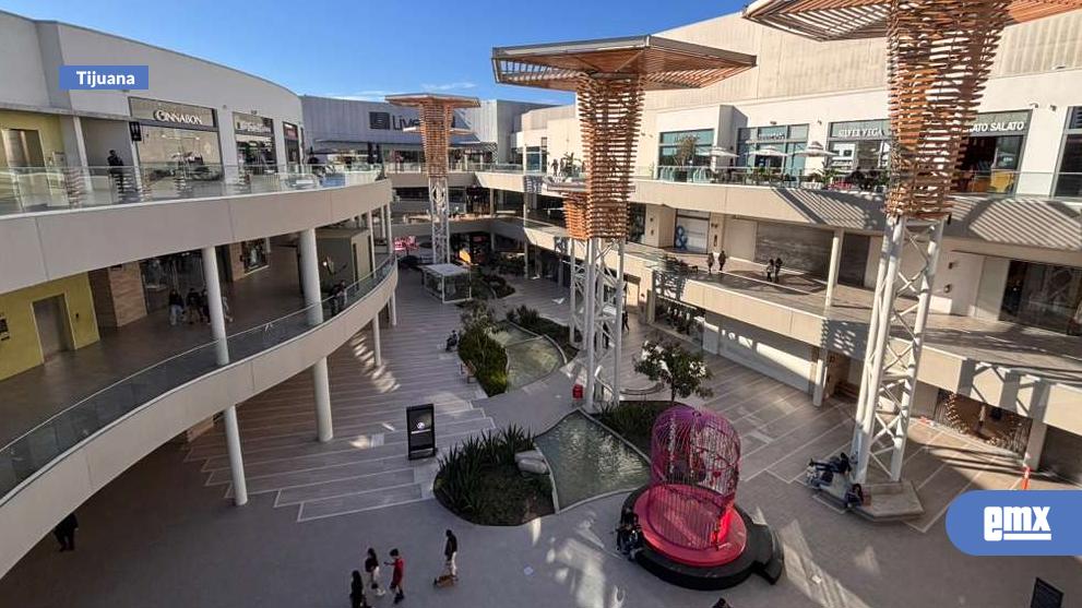 EMX-Tiendas en Plaza Península cierran sus puertas 