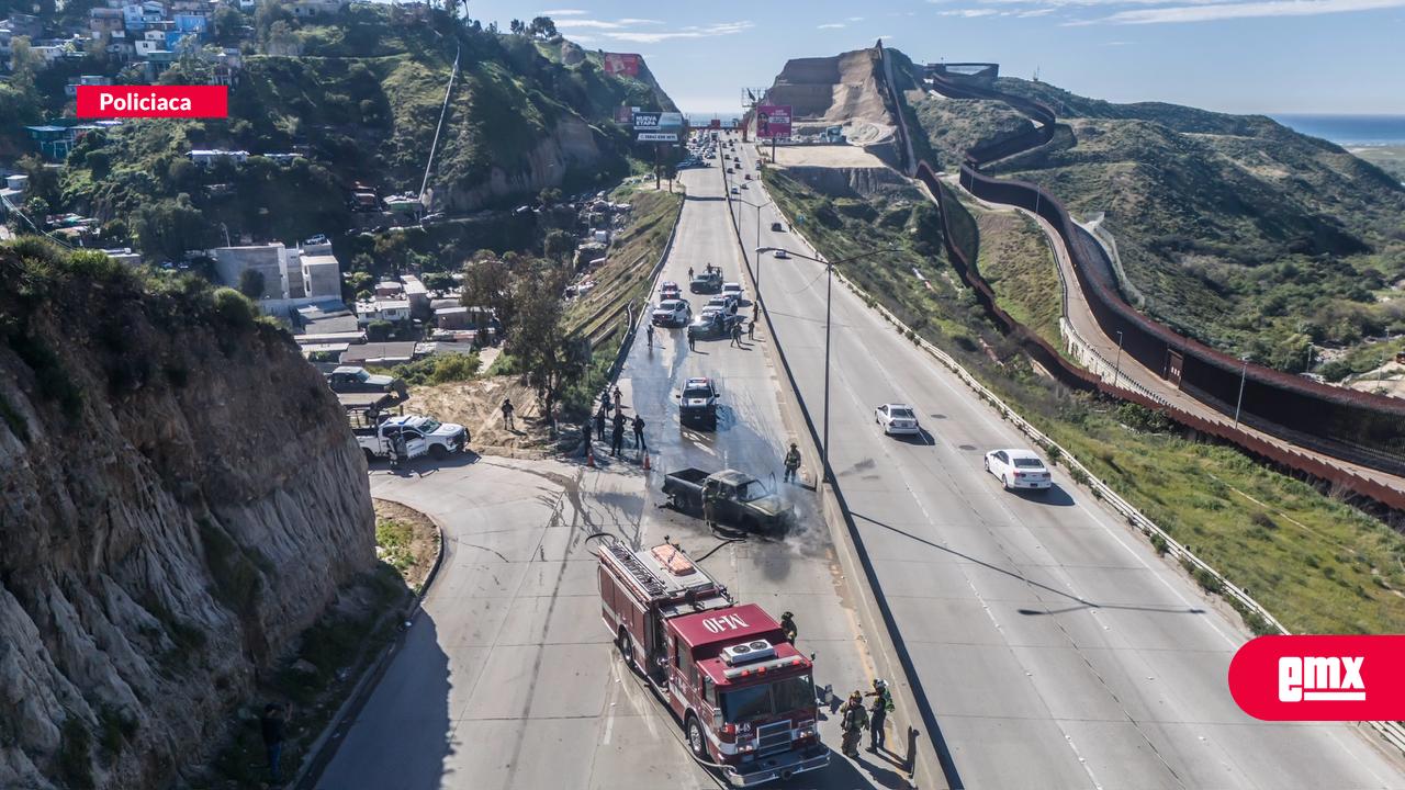 EMX-Fuerte-operativo-desató-Camioneta-incendiada-en-salida-de-Playas-de-Tijuana