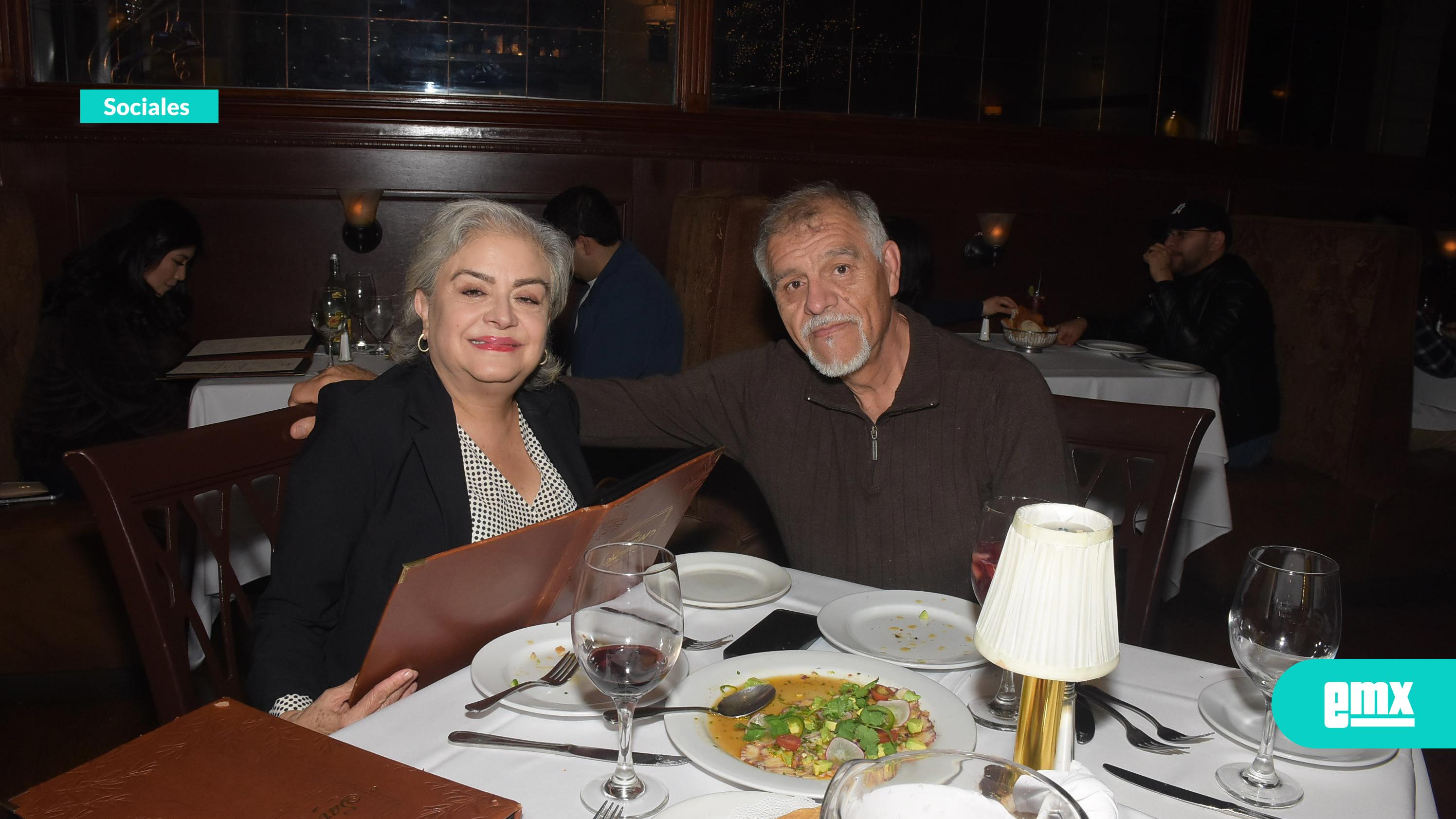 EMX-Celebran 40 años de matrimonio María y Román