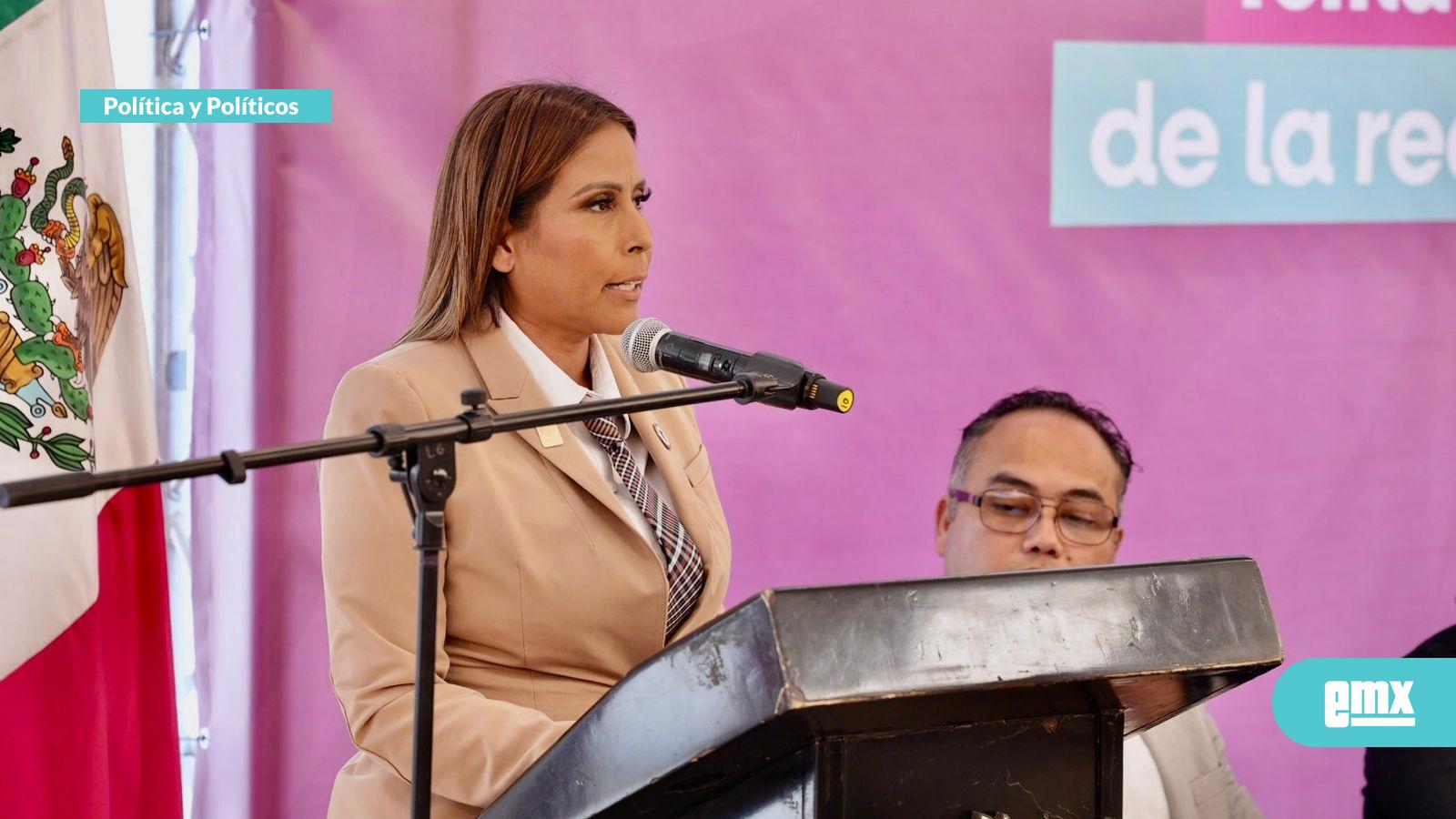 EMX-Claudia-Agatón-Muñiz…Rehabilitan-alumbrado-público-en-parque-Tres-Colonias