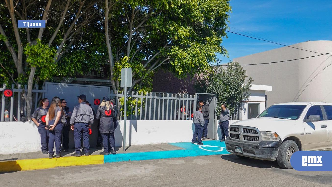 EMX-Trabajadores-de-Servicios-Periciales-en-Tijuana-se-manifiestan-para-exigir-mejores-salarios-y-condiciones-laborales