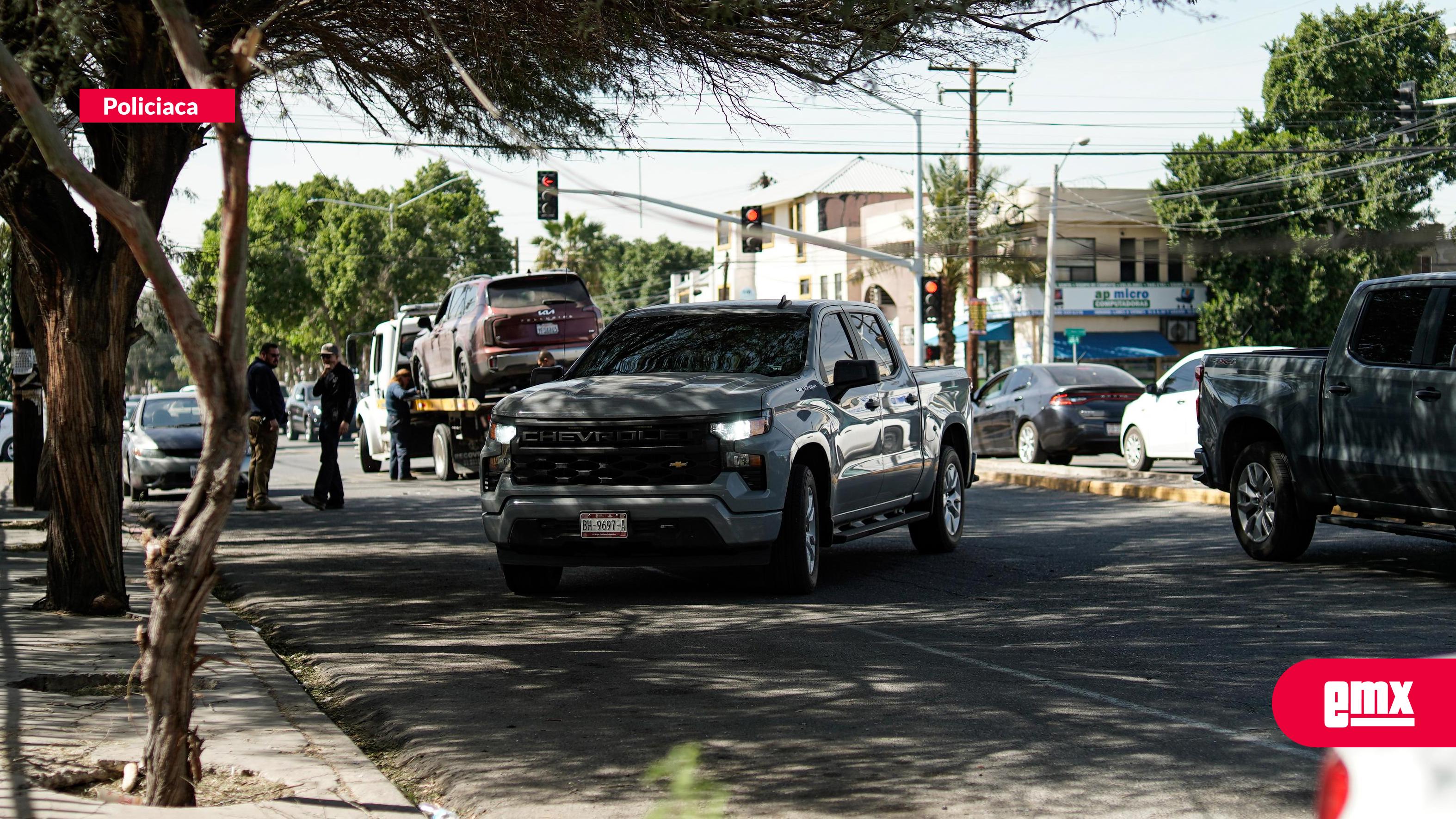 EMX-Persecución termina frente a Facultad de Ciencias Humanas de la UABC en Mexicali