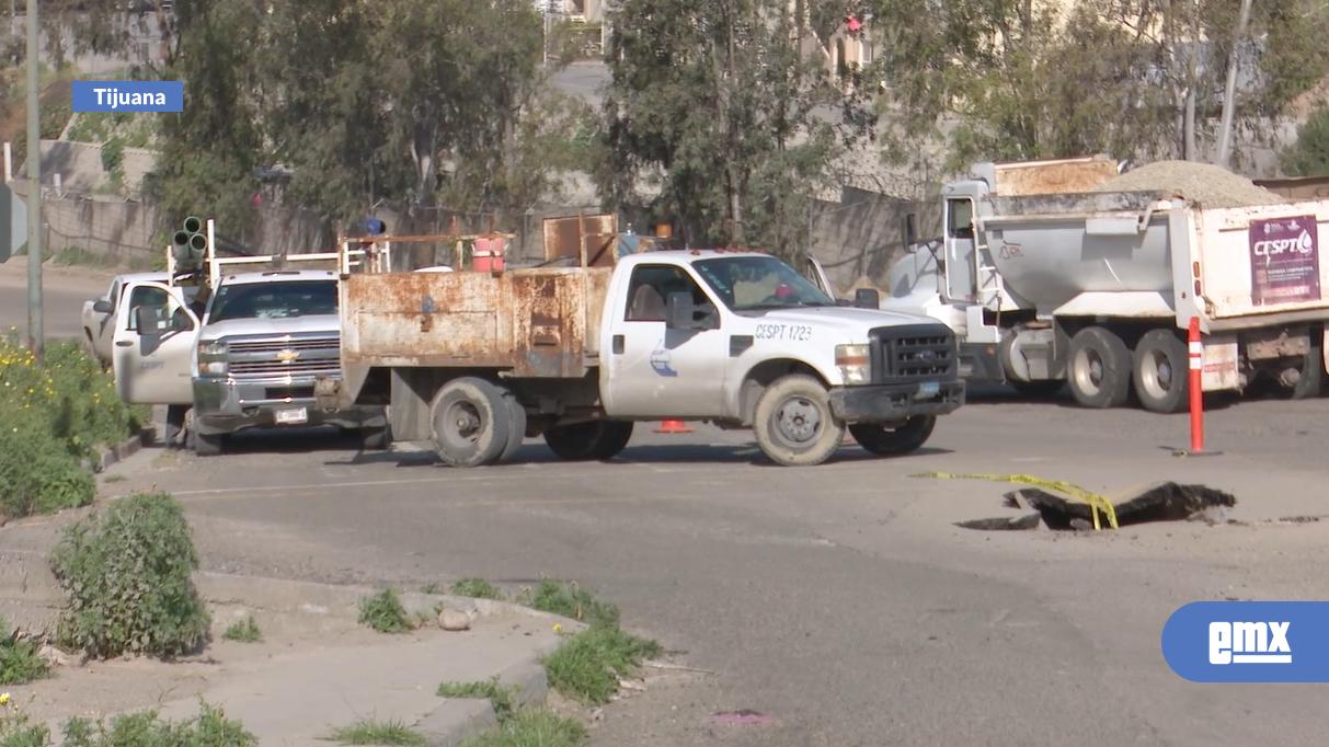 EMX-Repara-CESPT-socavón-junto-a-estadio-de-béisbol-en-Tijuana
