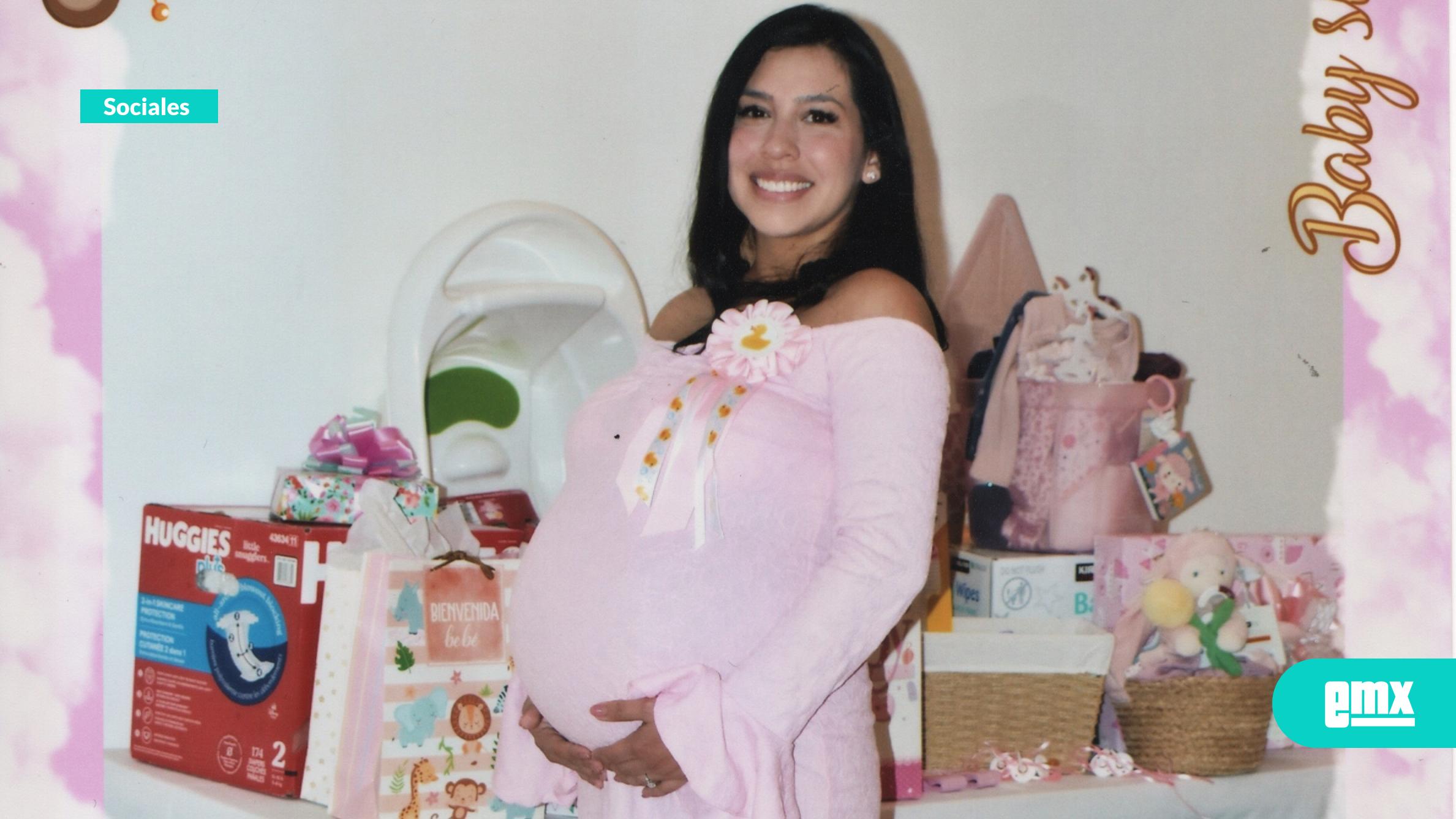 EMX-Celebran-baby-shower-para-Adriana-Guareña