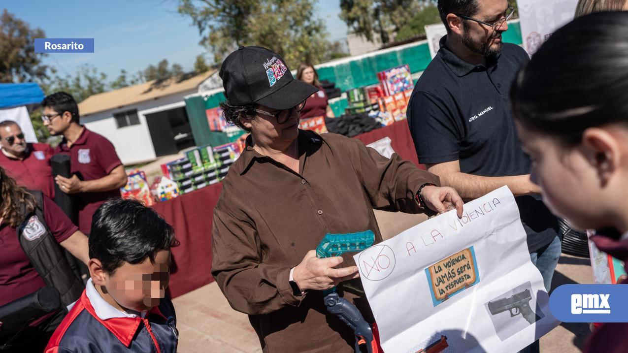 EMX-Inicia-en-Rosarito-programa-para-intercambiar-juguetes-bélicos-por-juguetes-recreativos