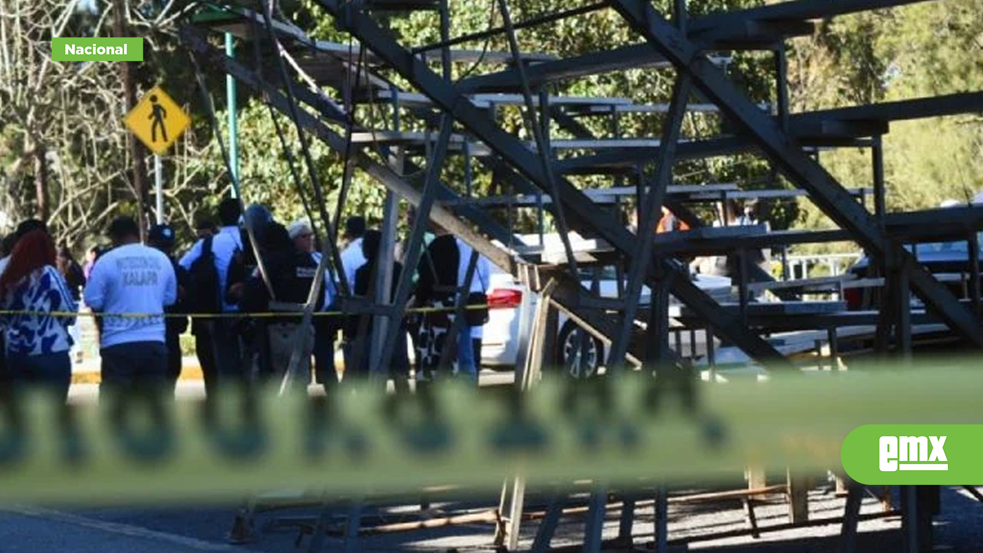 EMX-Colapsan-gradas-durante-fotografía-de-graduación-en-la-Universidad-Veracruzana;-hay-18-heridos