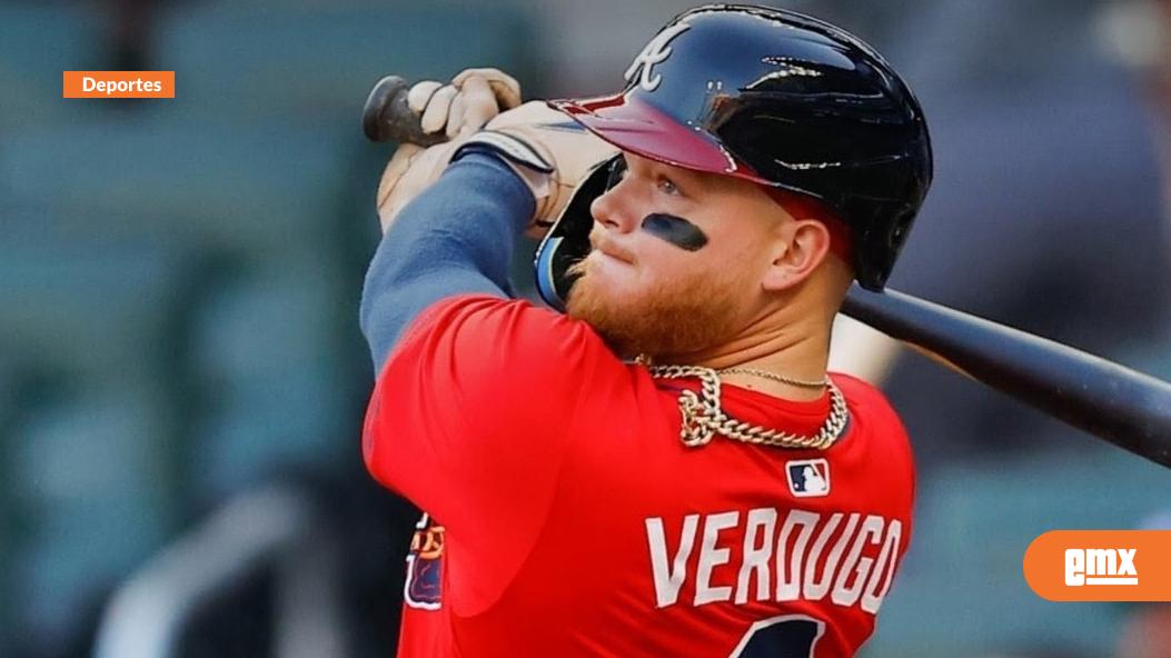 EMX-Firma-Padres-a-Alex-Verdugo