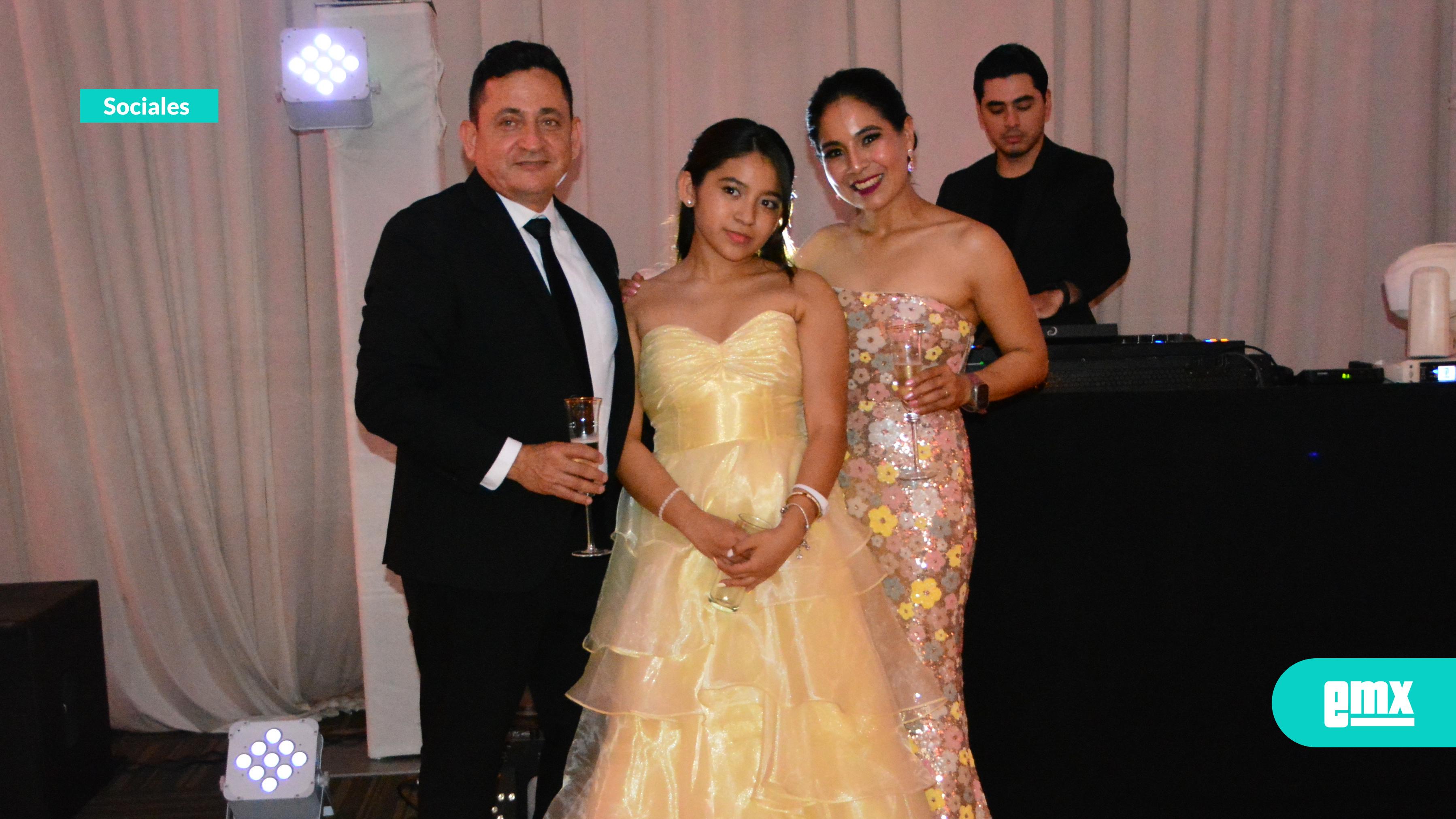 EMX-Lució-hermosa-en-sus-XV-Años-Carolina-Rivera-Montalvo