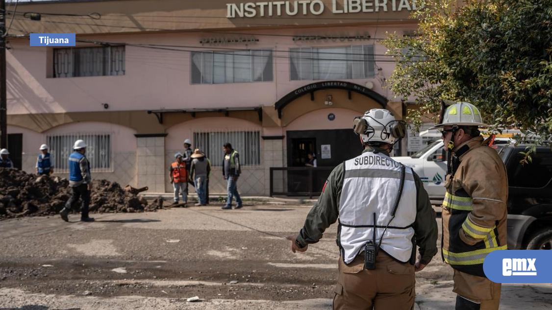 EMX-Evacúan-a-339-personas-por-fuga-de-gas-en-avenida-De-Las-Joyas;-la-mayoría-menores-de-edad-del-Instituto-Libertad