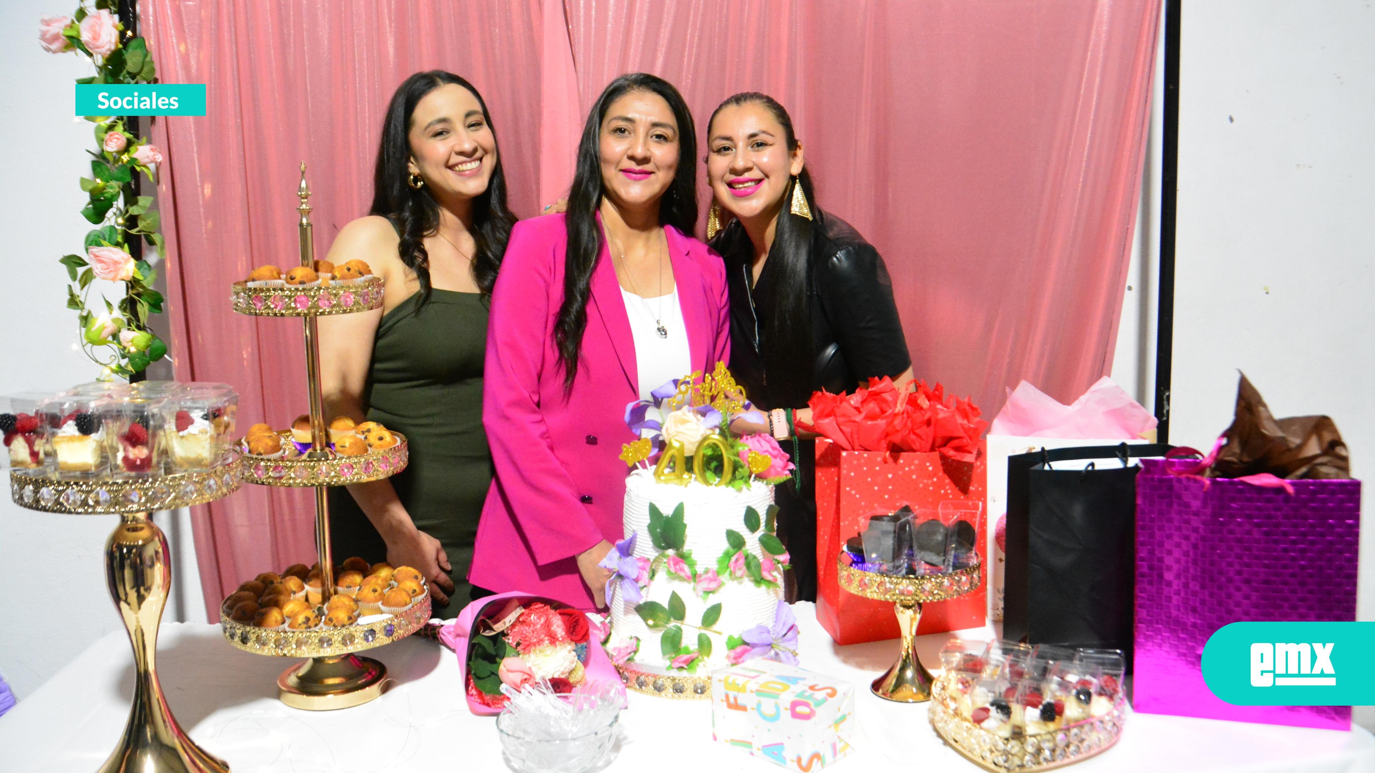 EMX-Festejan-memorable-cumpleaños-para-La-profesora-Adela-Miranda-Sandoval