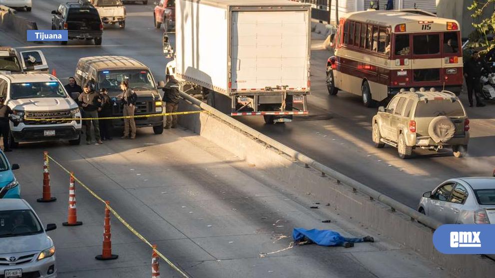 EMX-Piden-ciudadanos-mayor-conciencia-a-la-población-sobre-utilizar-los-cruces-peatonales-correspondientes