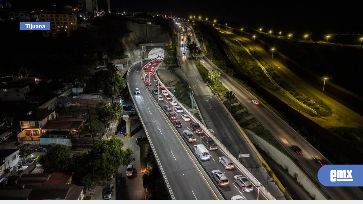EMX-Fuerte-congestionamiento-vial-en-el-Viaducto-Elevado-hacia-Playas-de-Tijuana