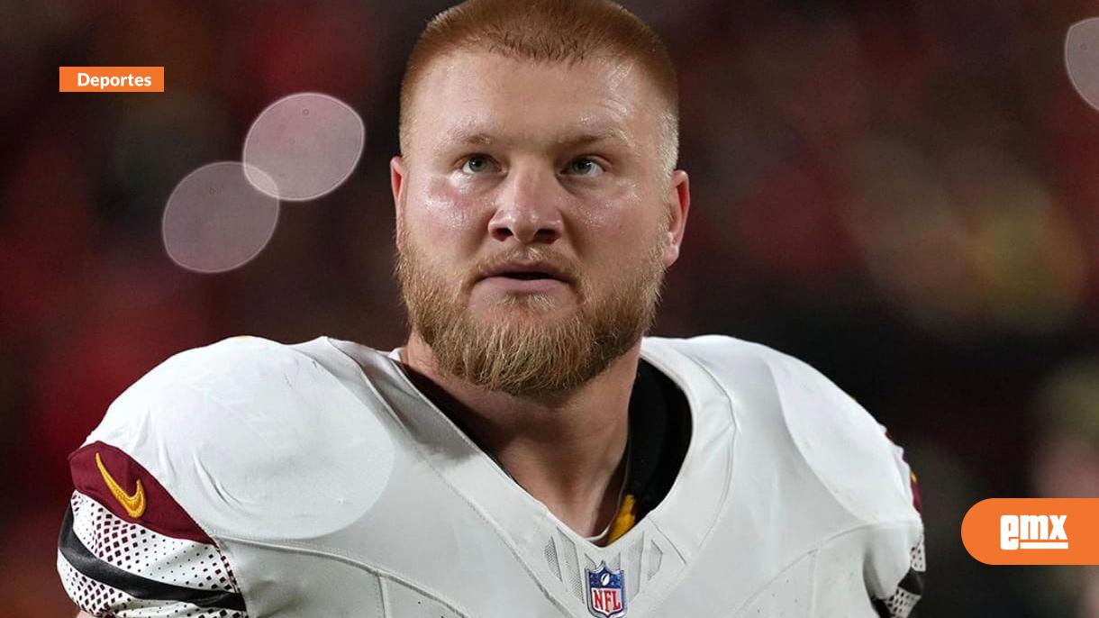 EMX-Firman-Chargers-firman--a-centro-Tyler-Biadasz