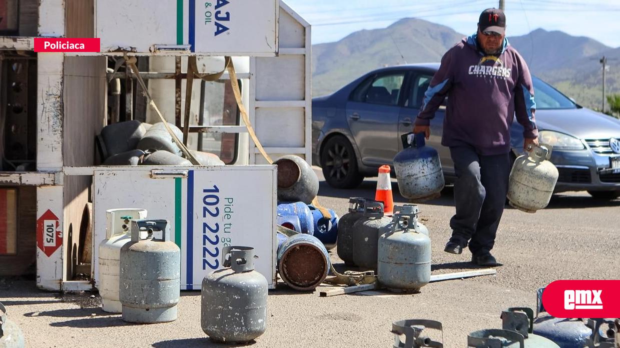 EMX-Vuelca-camión-de-gas-en-la-libre-Tijuana-Tecate;-exceso-de-velocidad-y-falla-mecánica,-posibles-causas